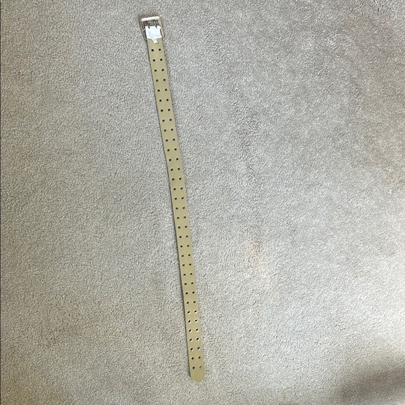 Stylish Cream Belt with Silver Accents - Picture 3 of 4